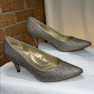 Bandolino B-Flexible champagne sparkle pumps. 7.5